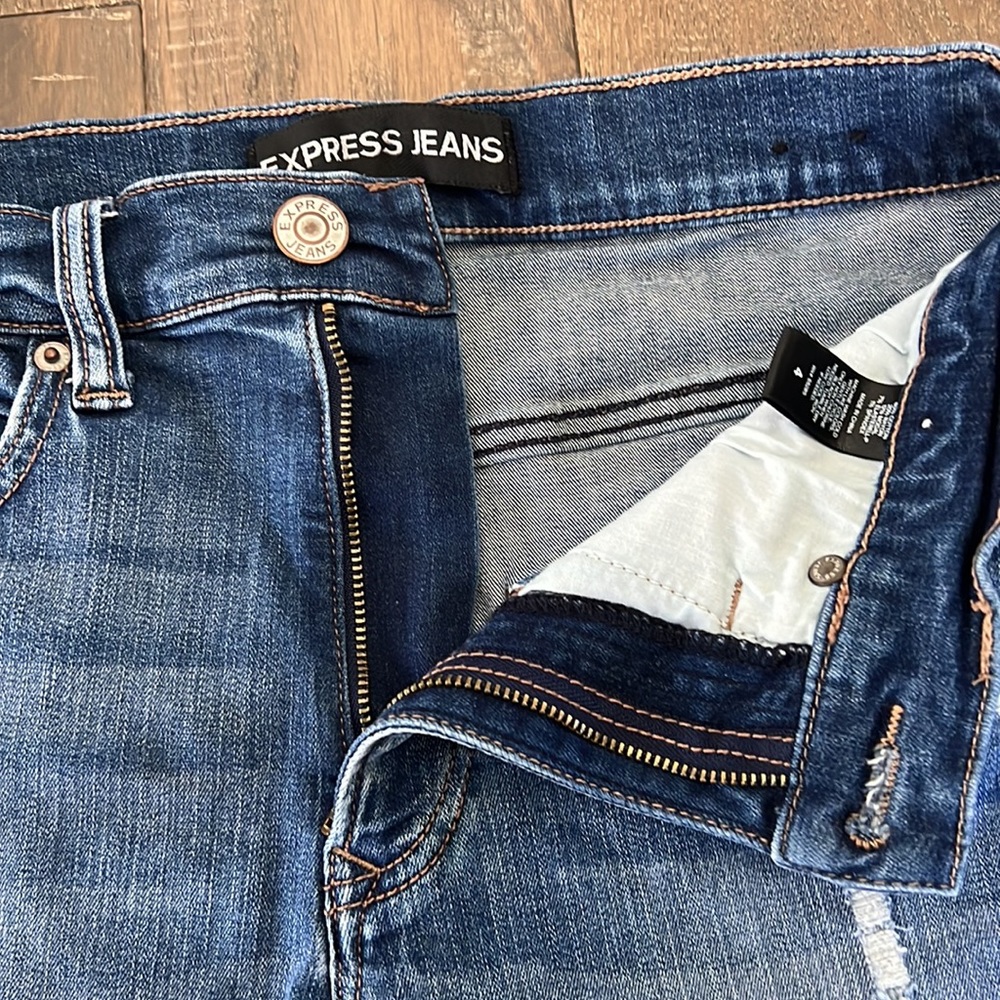 2 Express Shorts - Picture 6 of 16